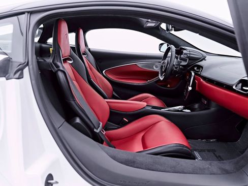 Used 2024 McLaren Artura RWD image 46