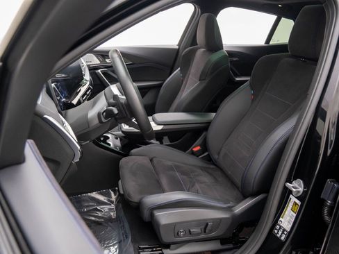 Certified 2025 BMW X2 xDrive28i w/ M Sport Package image 16