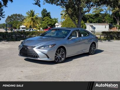 New 2025 Lexus ES 350 w/ Premium Package