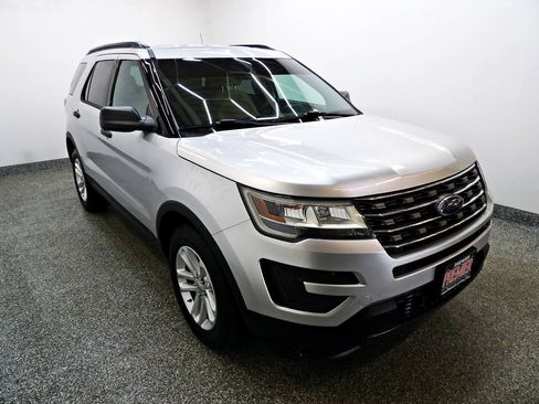 Used 2016 Ford Explorer 4WD image 3