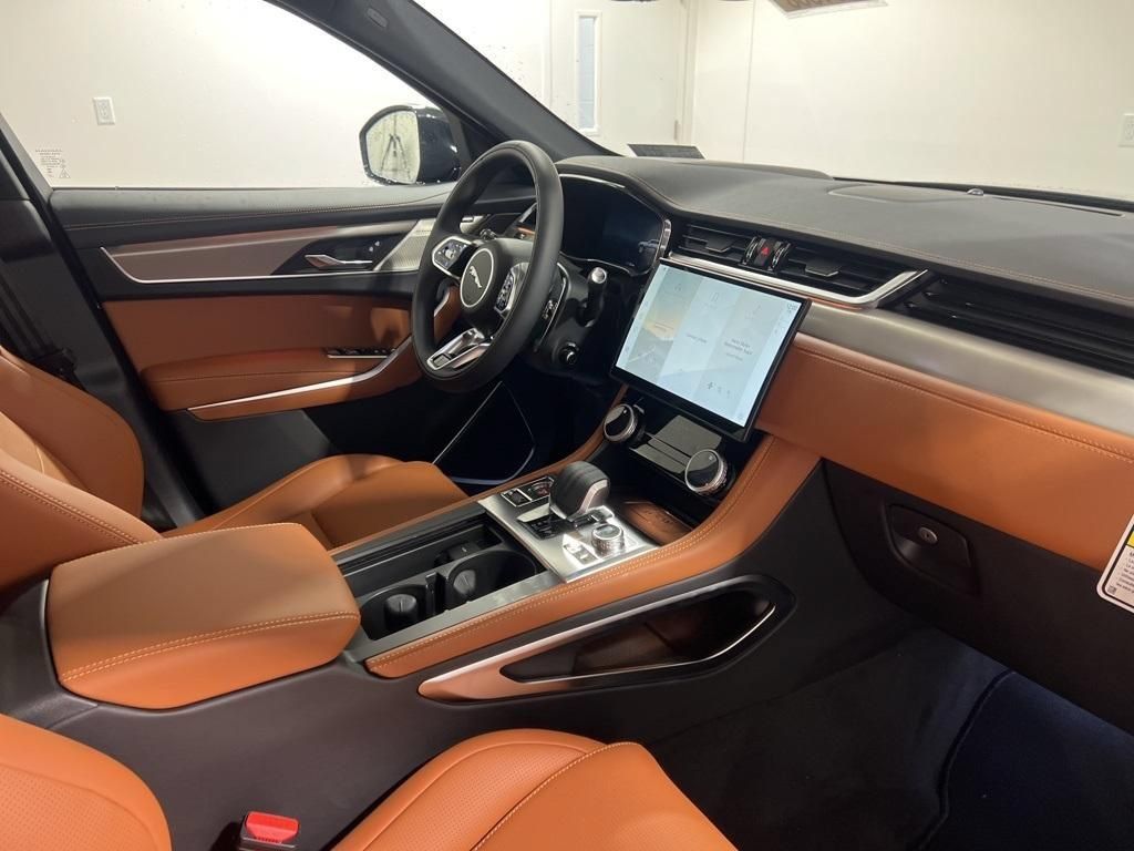 Used 2026 Jaguar F-PACE R-Dynamic S AWD/4WD image 11