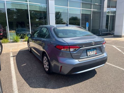 Used 2022 Toyota Corolla LE FWD image 3