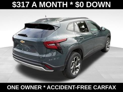 Used 2025 Chevrolet Trax LT FWD image 6