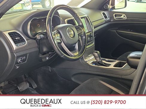 Used 2018 Jeep Grand Cherokee Altitude RWD image 10