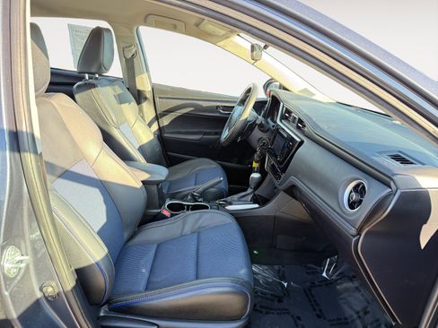 Used 2017 Toyota Corolla SE image 19