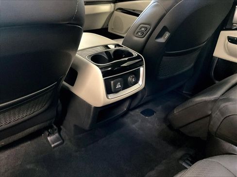 Used 2023 Kia Carnival SX Prestige FWD image 28
