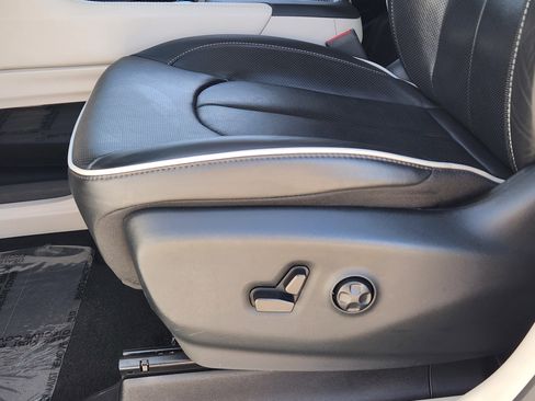 Used 2024 Chrysler Pacifica Limited w/ Trailer Tow Group image 30