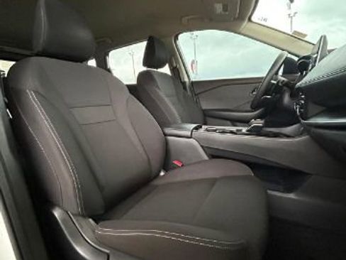 Used 2023 Nissan Rogue S image 8