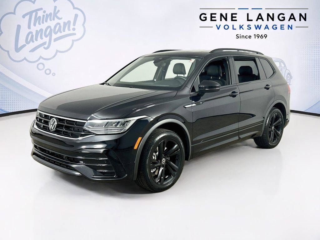 Certified 2024 Volkswagen Tiguan SE R-Line AWD/4WD image 1