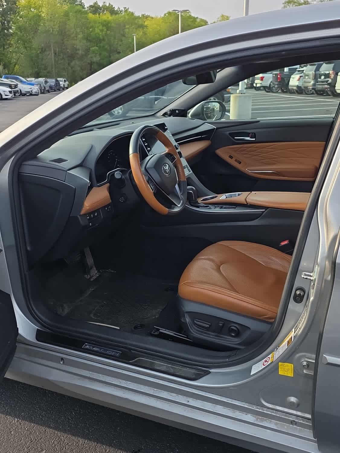 Used 2019 Toyota Avalon Limited w/ Protection Package FWD image 5