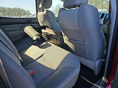 Used 2015 Toyota Tacoma Base image 14