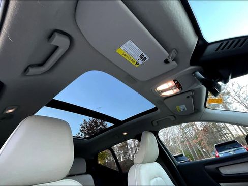 Certified 2023 Volvo XC40 B5 Plus w/ Protection Package Premier image 13