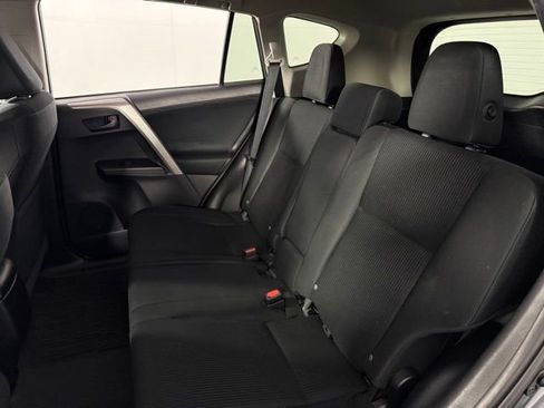 Used 2018 Toyota RAV4 LE FWD image 15