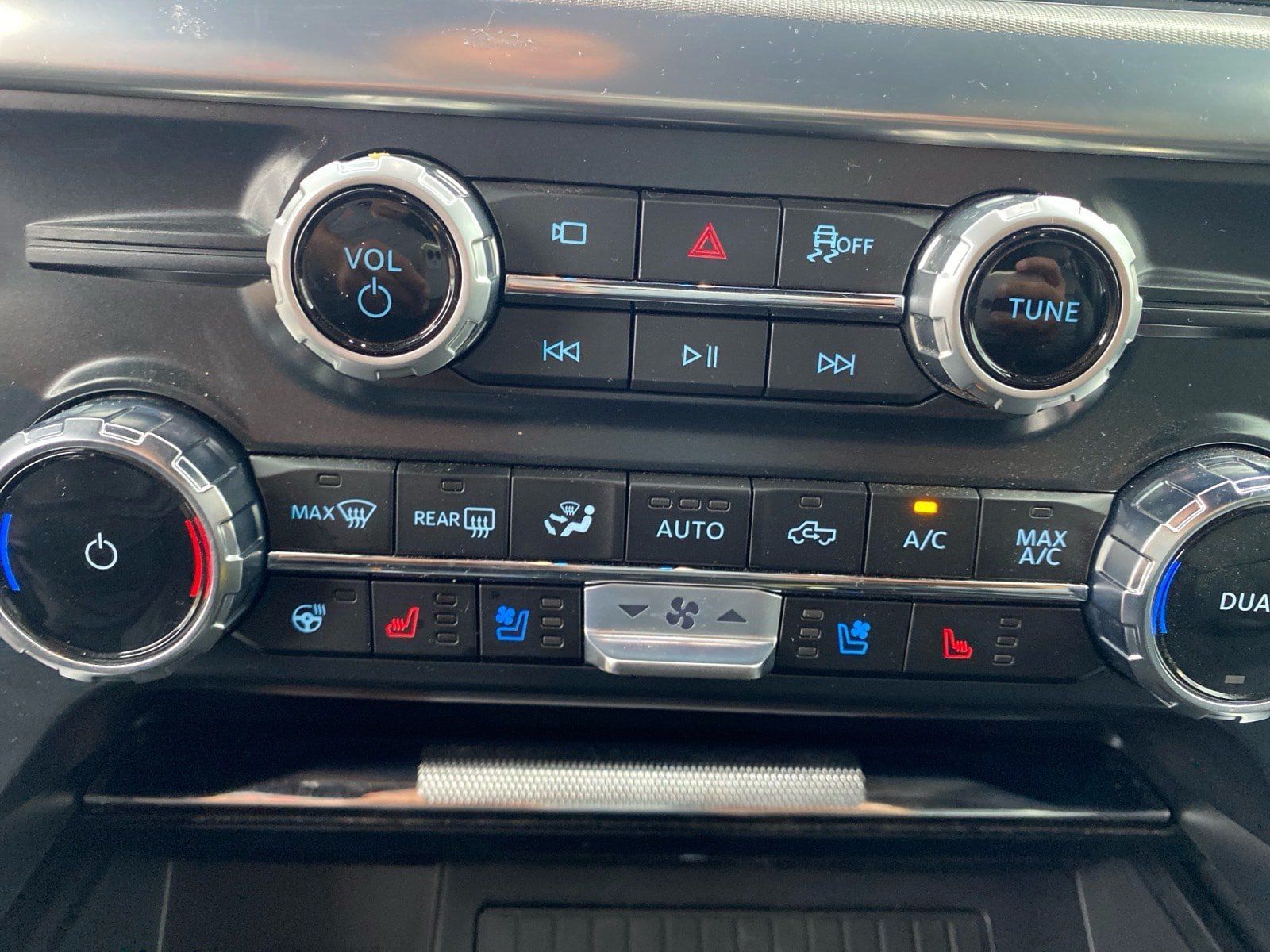 Used 2025 Ford F150 Lariat w/ Equipment Group 502A High AWD/4WD image 18