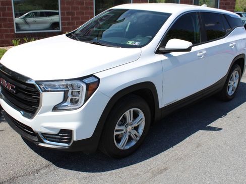 Used 2024 GMC Terrain SLE AWD/4WD image 2