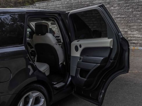 Used 2018 Land Rover Range Rover Sport HSE image 17