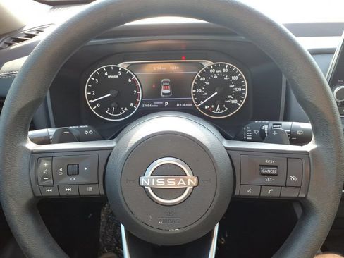 Used 2023 Nissan Rogue S FWD image 15