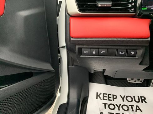 Used 2025 Toyota Camry XSE FWD image 30