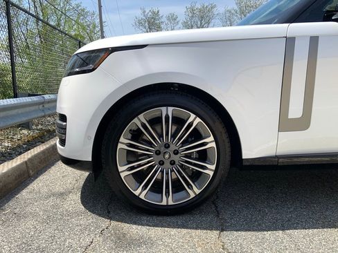 New 2025 Land Rover Range Rover SE image 9