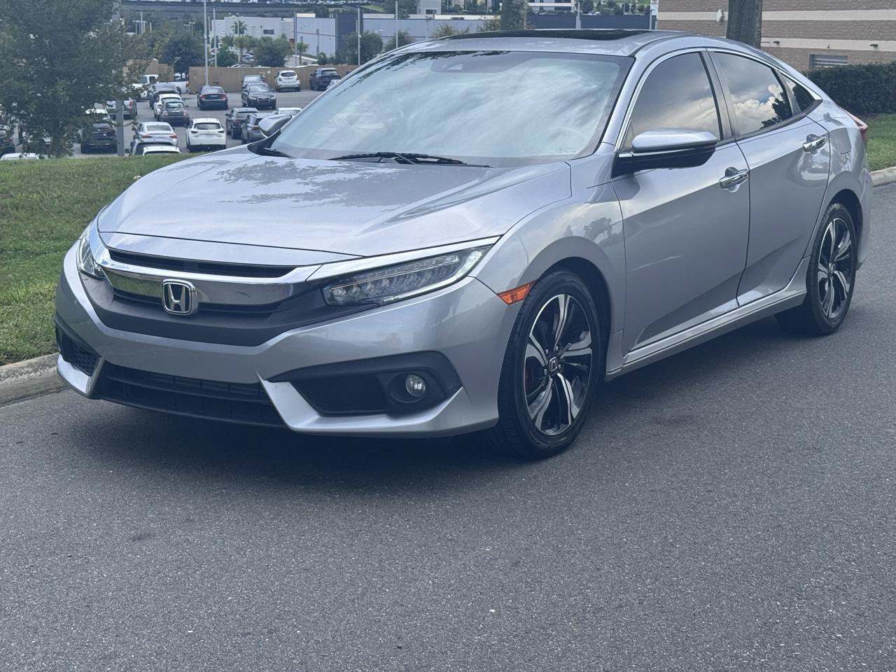 Used 2017 Honda Civic Touring image 2