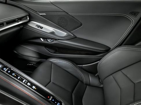 Used 2021 Chevrolet Corvette Stingray Convertible w/ 1LT image 40