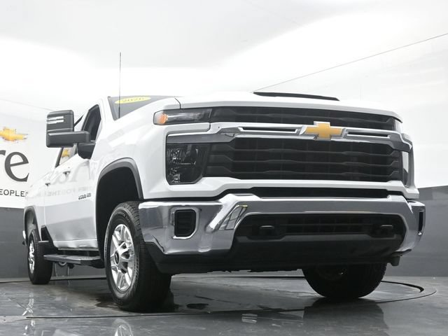 Used 2026 Chevrolet Silverado 2500 LT AWD/4WD image 3