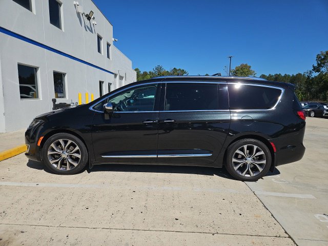 Used 2017 Chrysler Pacifica Limited FWD image 5