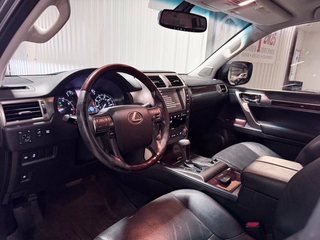 Used 2018 Lexus GX 460 Premium w/ Premium Package AWD/4WD image 10