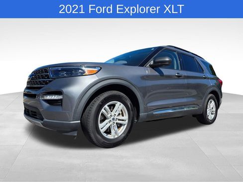 Used 2021 Ford Explorer XLT w/ Equipment Group 202A RWD image 10