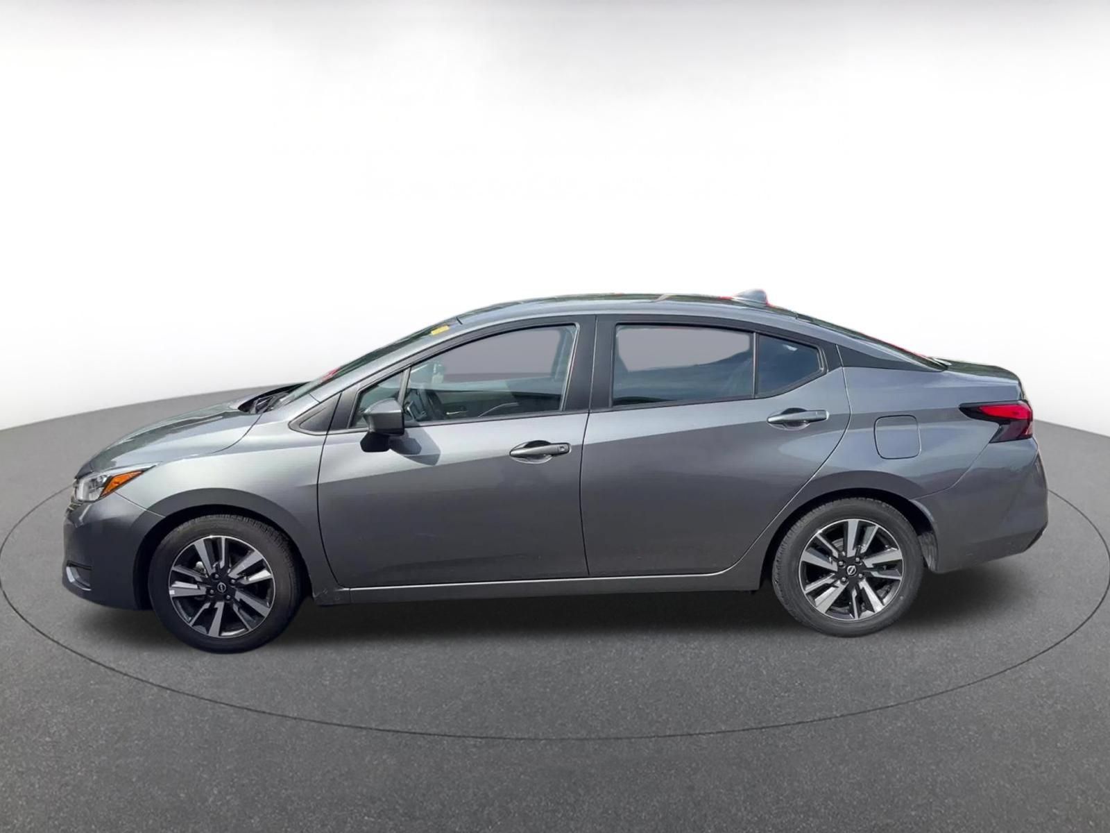 Used 2025 Nissan Versa SV FWD image 7