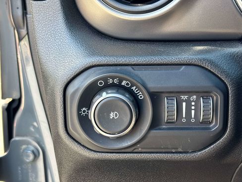 Used 2019 Jeep Wrangler Unlimited Sport S AWD/4WD image 12
