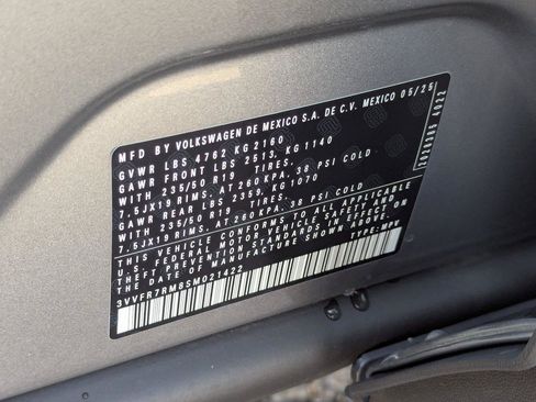 Used 2025 Volkswagen Tiguan SE FWD image 38