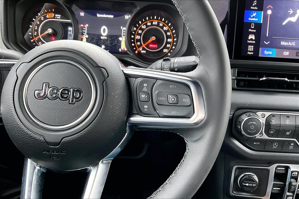 Used 2026 Jeep Wrangler Unlimited Sahara AWD/4WD image 7