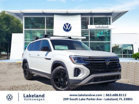 New 2026 Volkswagen Atlas Peak Edition AWD/4WD image 1