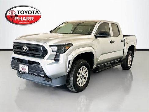 Used 2025 Toyota Tacoma SR AWD/4WD image 1