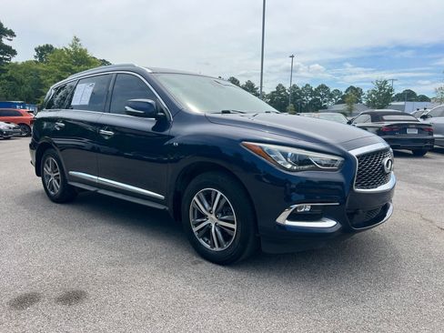 Used 2020 INFINITI QX60 Luxe w/ Essential Package FWD image 3