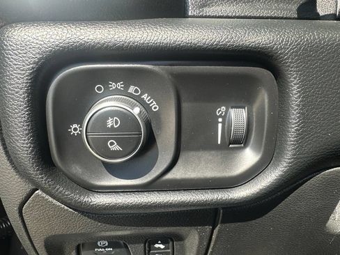 Used 2020 RAM 1500 Big Horn AWD/4WD image 17