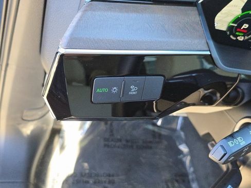 Certified 2024 Audi Q8 e-tron Premium image 33