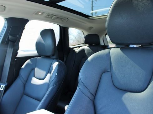 Used 2025 Volvo XC60 B5 Plus image 15