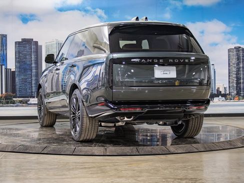 New 2026 Land Rover Range Rover SE image 9