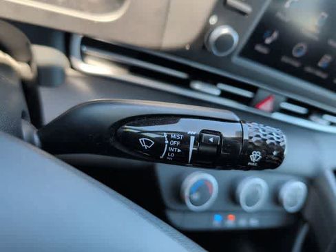 Used 2025 Hyundai Elantra SE image 21