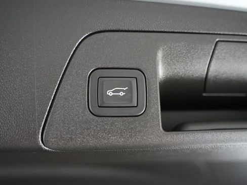 Used 2025 Buick Envision Avenir AWD/4WD image 11