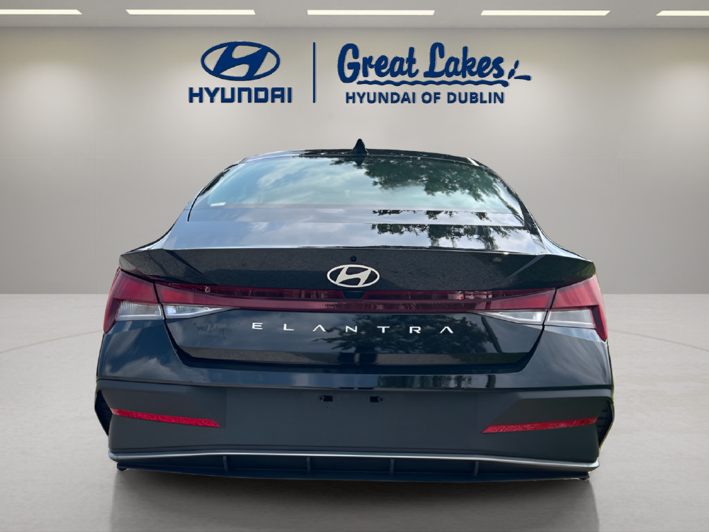 Certified 2026 Hyundai Elantra SE FWD image 4