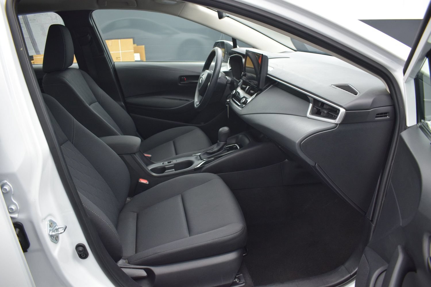 Used 2025 Toyota Corolla LE FWD image 10