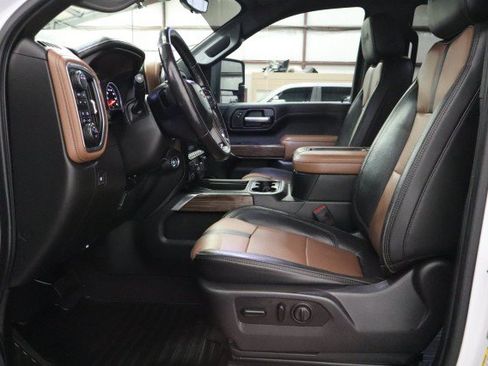 Used 2020 Chevrolet Silverado 2500 High Country w/ Technology Package AWD/4WD image 6