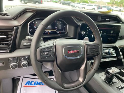 Used 2025 GMC Sierra 1500 AT4 w/ Technology Package AWD/4WD image 11
