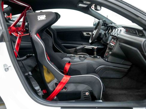 Used 2017 Ford Mustang Shelby GT350R w/ GT350R Equipment Group 920A RWD image 52