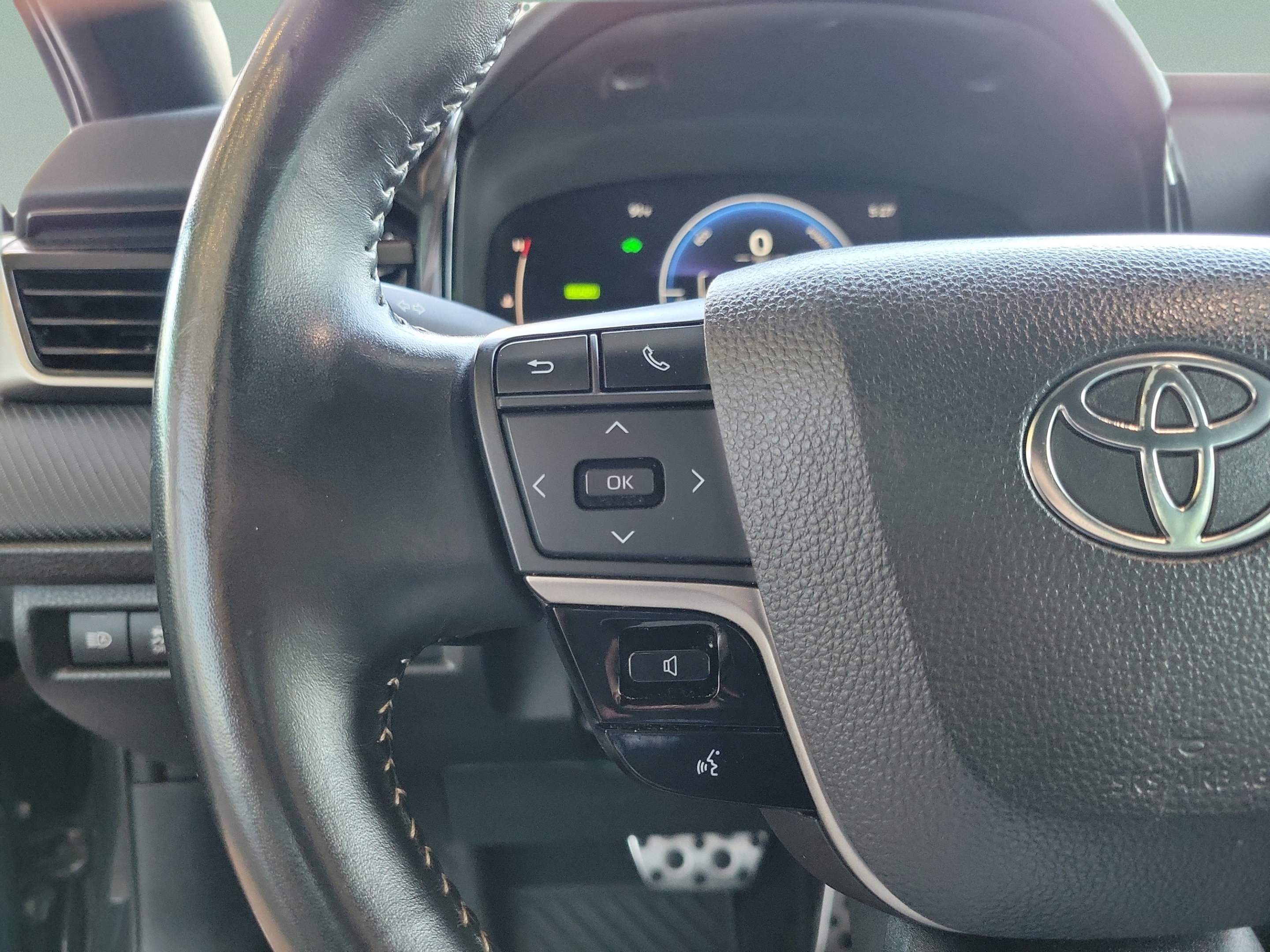 Used 2025 Toyota Camry SE FWD image 13