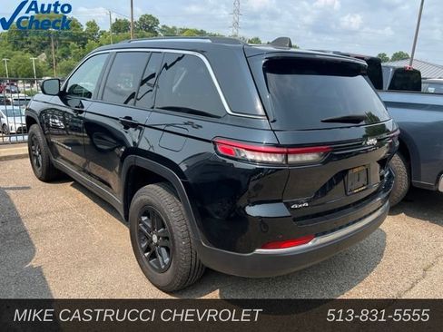 Used 2023 Jeep Grand Cherokee Laredo AWD/4WD image 4
