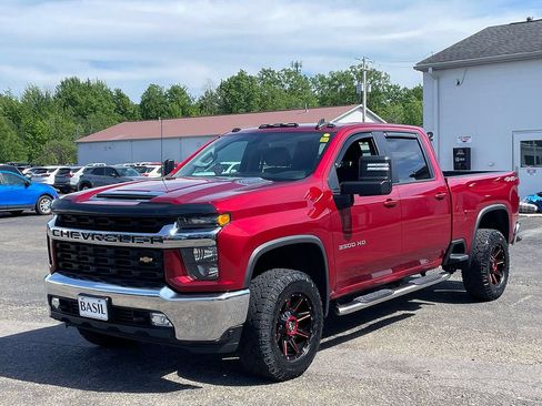 Used 2022 Chevrolet Silverado 3500 LT w/ Convenience Package AWD/4WD image 11